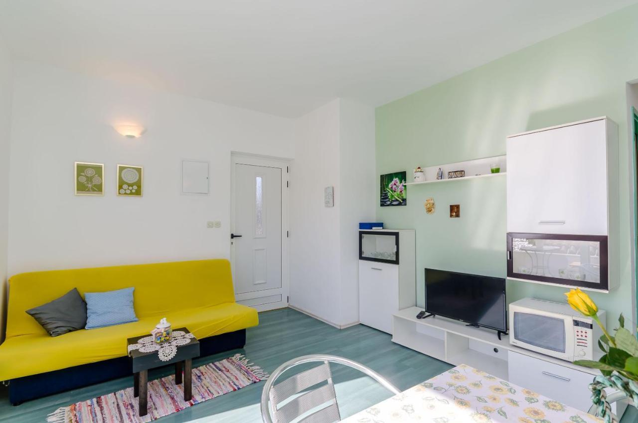 Apartments Zdenka Donji Okrug  Ngoại thất bức ảnh