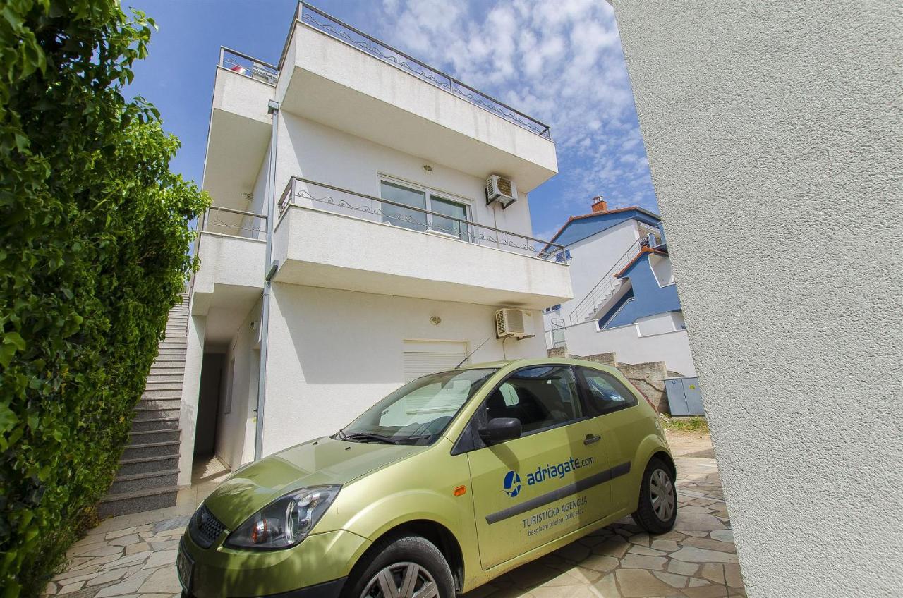 Apartments Zdenka Donji Okrug  Ngoại thất bức ảnh